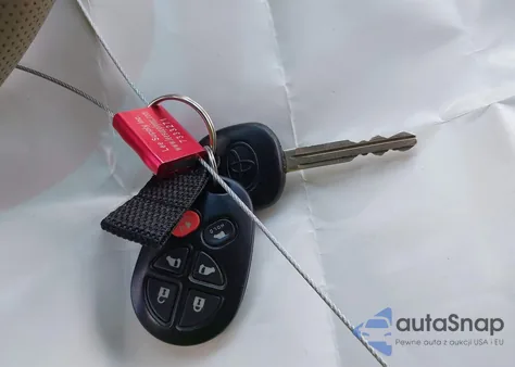 2013 Toyota Sienna Xle V6 8 Passenger from USA, damaged, VIN 5TDYK3DC4DS386055